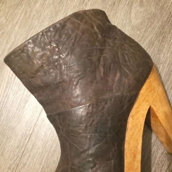 Theory Boots Women's Size 8.5 Dark Brown Textured Leather Wooden Heel - Picture 6 of 10